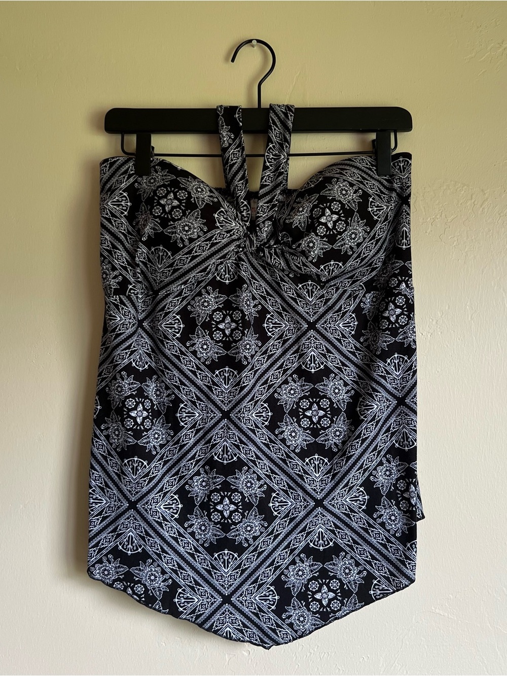 Black Strapless Bandana Print Top with Tie - Picture 2 of 6